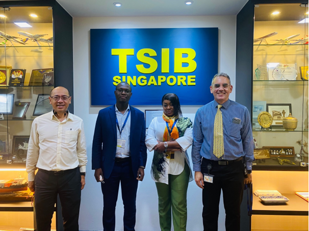 une séance de travail avec l’équipe dirigeante du TSIB (autorité d’enquête de Singapour). L’organisation des deux autorités d’enquêtes – Copy